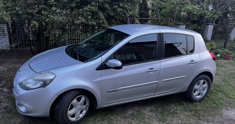 Renault Clio cena 14300 przebieg: 245000, rok produkcji 2009 z Nasielsk małe 301